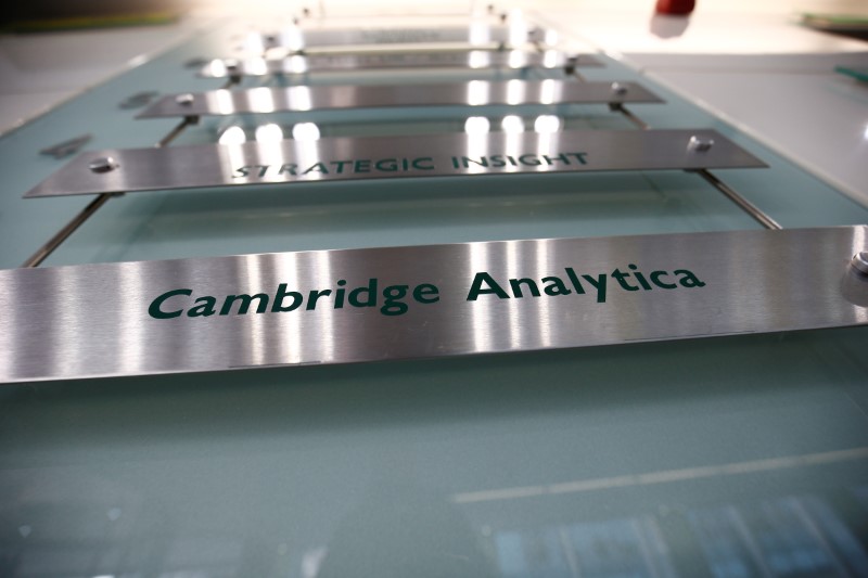 © Reuters. The nameplate of political consultancy, Cambridge Analytica, is seen in central London