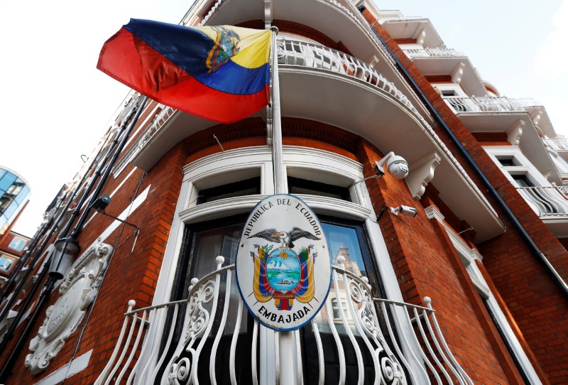© Reuters. El presidente de Ecuador ordena retirar la seguridad especial de su embajada en Londres