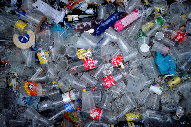 © Reuters. ¿Enterrar el plástico? Europa busca soluciones a la acumulación de residuos