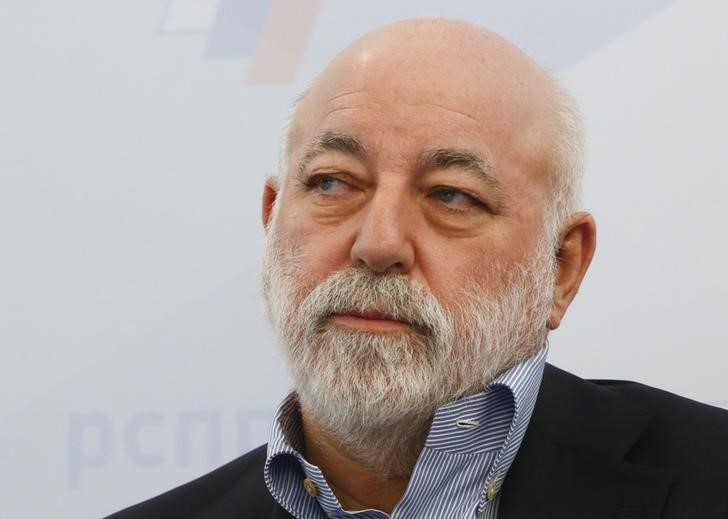 © Reuters. Chairman of the Board of Directors of Renova Group, Vekselberg attends a session during the Week of Russian Business in Moscow