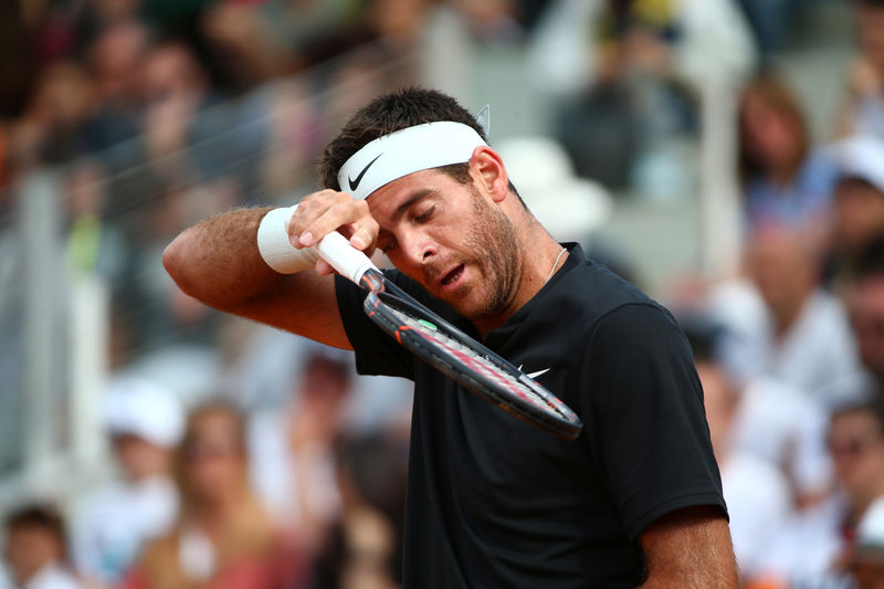 © Reuters. شكوك حول مشاركة ديل بوترو في بطولة فرنسا للتنس بسبب الإصابة