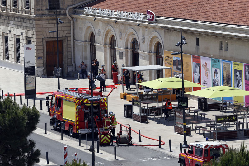 © Reuters. UN HOMME AU COMPORTEMENT SUSPECT ARRÊTE À MARSEILLE