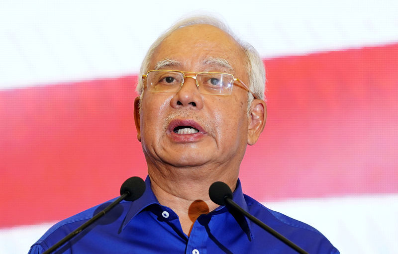 © Reuters. رئيس وزراء ماليزيا السابق يطلب الحماية بعد ملاحقته باتهامات فساد