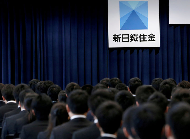 © Reuters. FILE PHOTO: The logo of Nippon Steel & Sumitomo Metal Corp is pictured at a ceremony to welcome its newly-hired employees in Tokyo