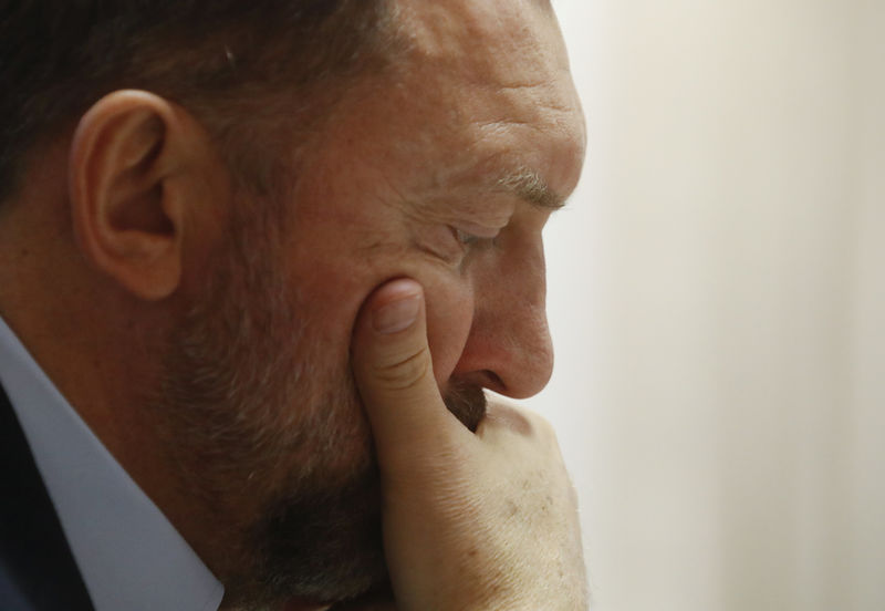 © Reuters. FILE PHOTO: President of En+ Group, Oleg Deripaska attends a signing ceremony with the Krasnoyarsk region's government, in Moscow