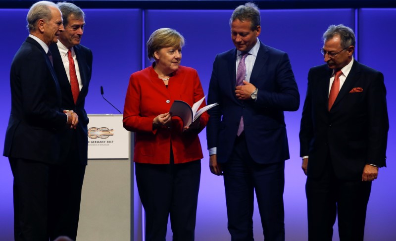 © Reuters. German Chancellor Angela Merkel holds a final declaration of the Business 20 dialogue event in Berlin