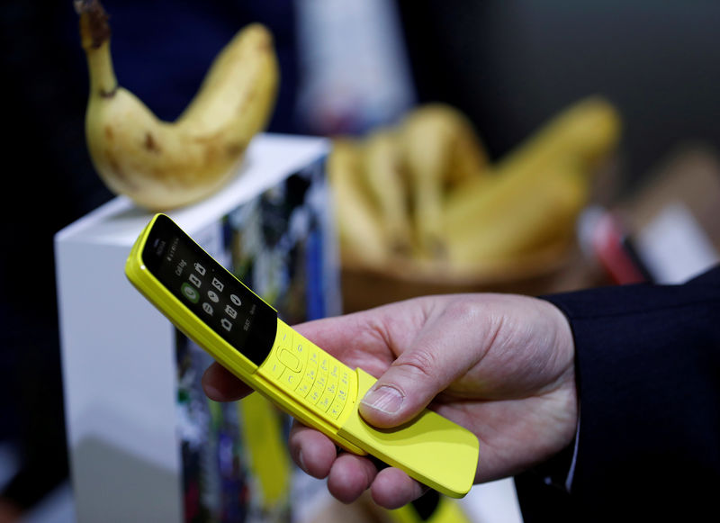 © Reuters. FILE PHOTO: The new Nokia 8110 at the Mobile World Congress in Barcelona