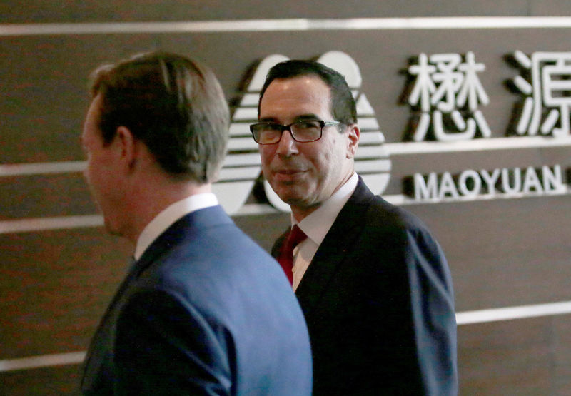 © Reuters. FILE PHOTO: U.S. Treasury Secretary Steven Mnuchin is seen as he and a U.S. delegation for trade talks with China arrive at a hotel in Beijing