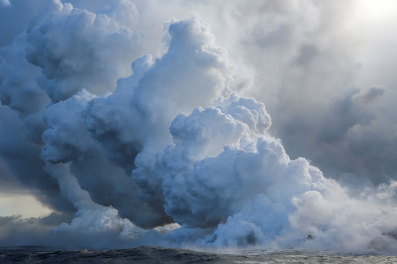 © Reuters. Lava do vulcão Kilauea chega ao oceano Pacífico em Pahoa