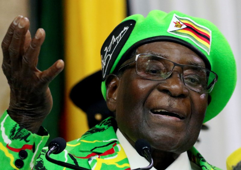 © Reuters. زيمبابوي تحدد موعدا جديدا لاستجواب موجابي وشكوك حول إمكانية حضوره