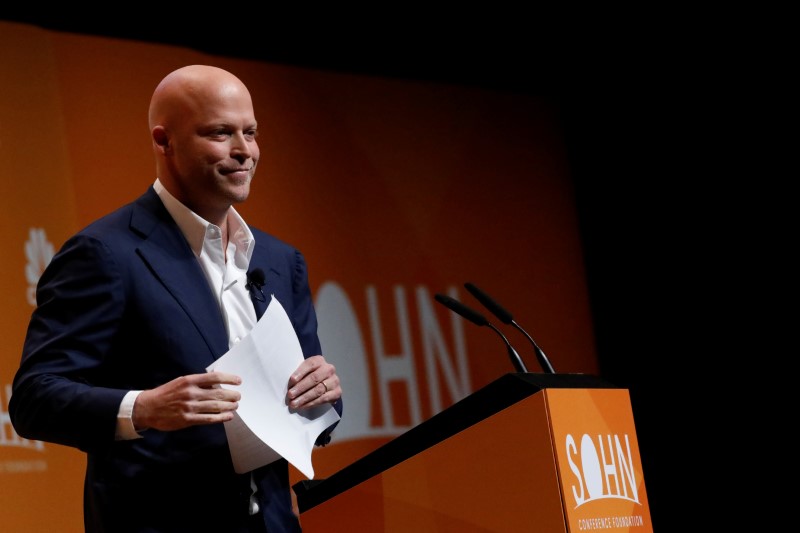 © Reuters. Keith Meister, Managing Partner and Chief Investment Officer of Corvex Management, speaks during the Sohn Investment Conference in New York City