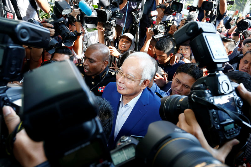 © Reuters. Malaysia's former prime minister Najib Razak arrives to give a statement to the Malaysian Anti-Corruption Commission (MACC) in Putrajaya