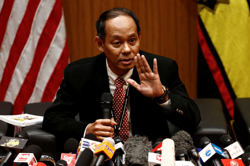© Reuters. MACC Chief Commissioner Mohd Shukri Abdull speaks during a news conference in Putrajaya