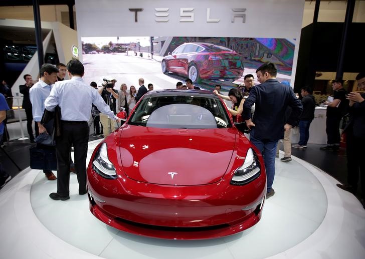 © Reuters. FILE PHOTO: A Tesla Model 3 car is displayed during a media preview at the Auto China 2018 motor show in Beijing