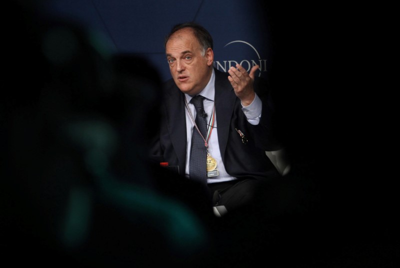 © Reuters. El presidente de la Liga critica los planes de la FIFA para dos nuevos torneos