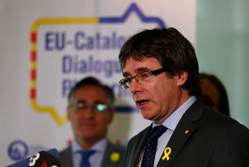 © Reuters. Former Catalan president Puigdemont and members of the EU Catalonia dialogue platform address a news conference in Berlin