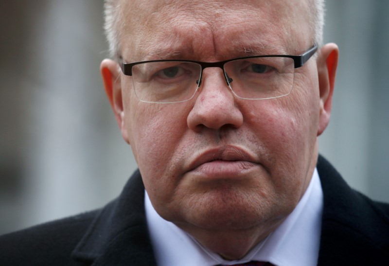 © Reuters. German Economic Minister Peter Altmaier delivers a statement regarding the Trump Administration's steel and aluminum tariffs outside of the White House in Washington