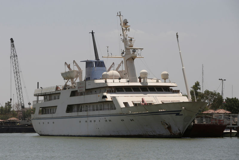 © Reuters. حصري-يخت صدام حسين يتحول لفندق للمرشدين البحريين