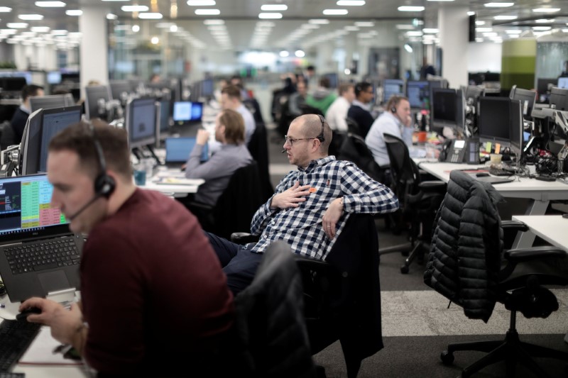 © Reuters. Brokers work on the trading floor at IG Index in London