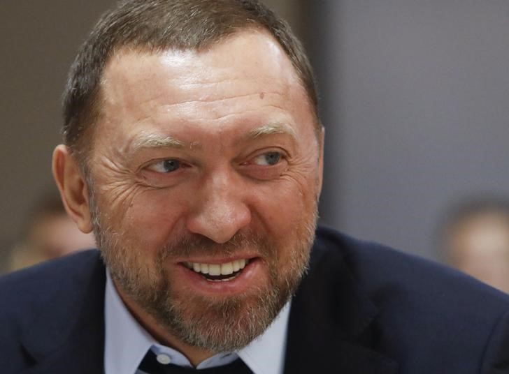 © Reuters. FILE PHOTO: President of En+ Group, Oleg Deripaska attends a signing ceremony with the Krasnoyarsk region's government, in Moscow