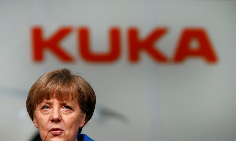 © Reuters. FILE PHOTO: German Chancellor Angela Merkel makes a statement during her visit to the robotic systems manufacturer KUKA in Augsburg