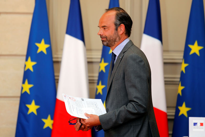 © Reuters. PHILIPPE ANNULE UNE VISITE EN ISRAËL POUR DES "RAISONS INTÉRIEURES"