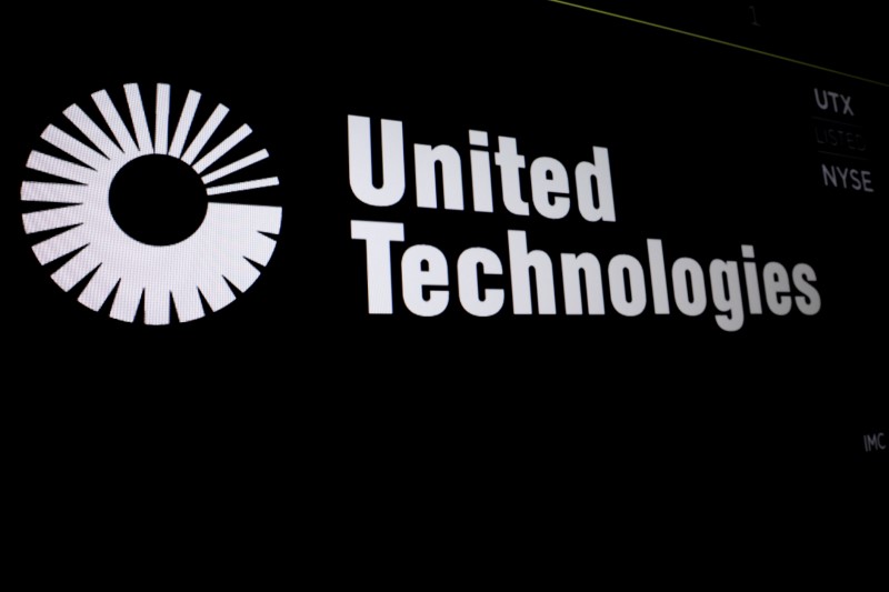 © Reuters. FILE PHOTO: United Technologies logo is displayed on a screen at the post where it's stock is traded on the floor of the NYSE in New York