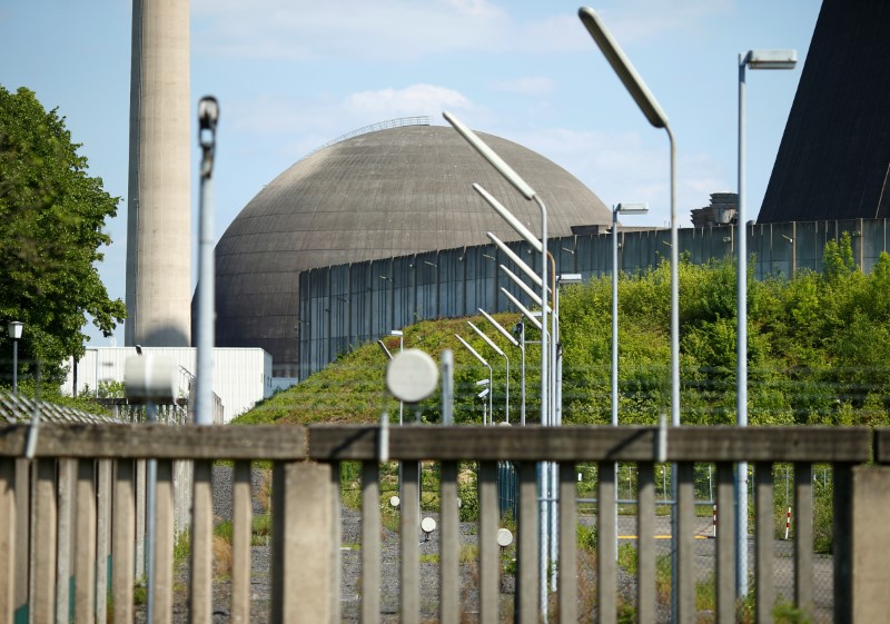 © Reuters. Nuclear power plant in Muelheim-Kaerlich