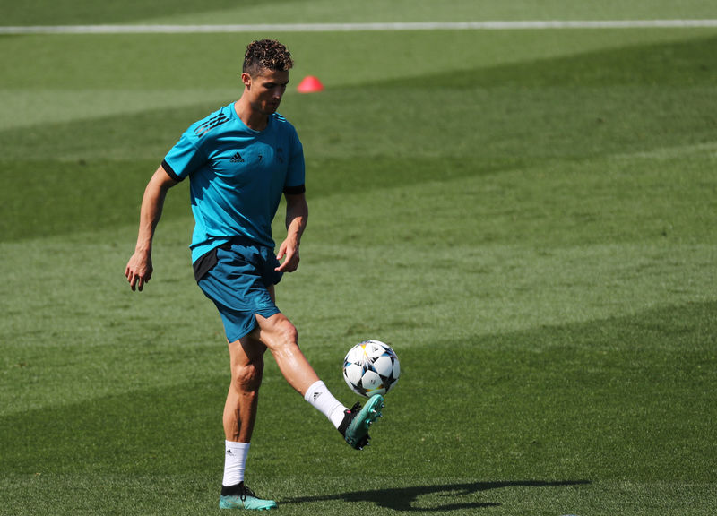 © Reuters. "Tengo una edad biológica de 23 años", dice Ronaldo
