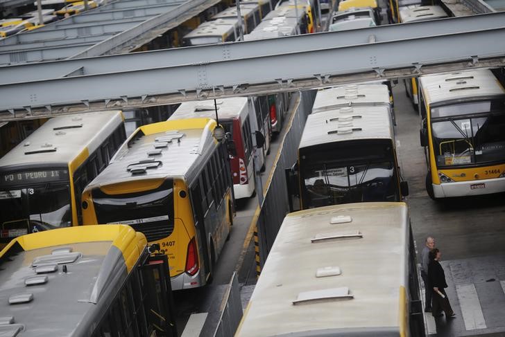 © Reuters. Ônibus em terminal Parque Dom Pedro II em São Paulo