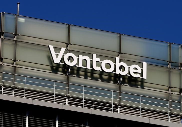 © Reuters. Logo of Swiss bank Vontobel is seen in Zurich
