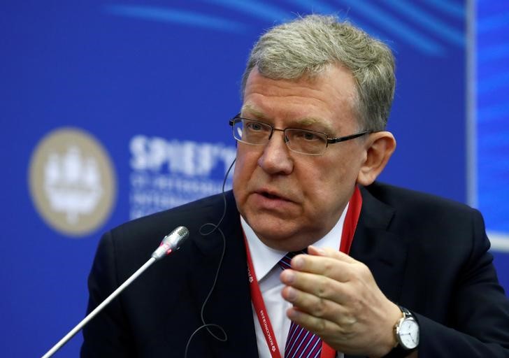 © Reuters. Глава Счетной палаты Алексей Кудрин на сессии экономического форума в Санкт-Петербурге