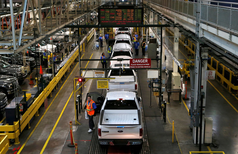 © Reuters. FILE PHOTO:    FIle photo of then all-new Ford 2015 F-150 pickup trucks moving down the final inspection line at the Ford Rouge Center in Dearborn