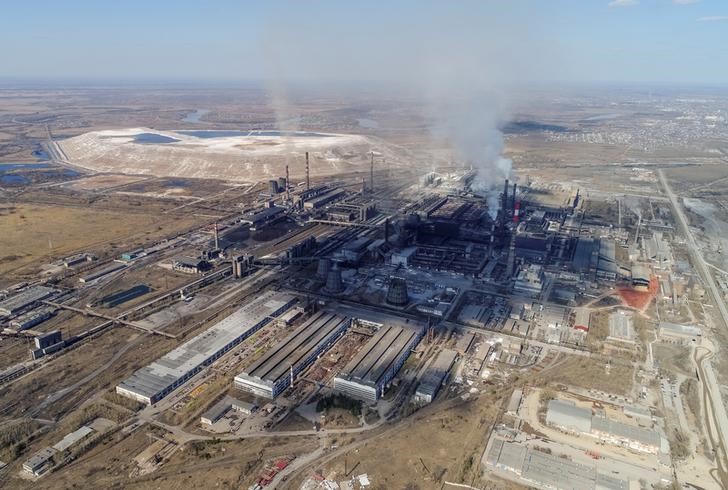 © Reuters. FILE PHOTO: An aerial view shows the Rusal Achinsk Alumina Refinery, near the Siberian town of Achinsk