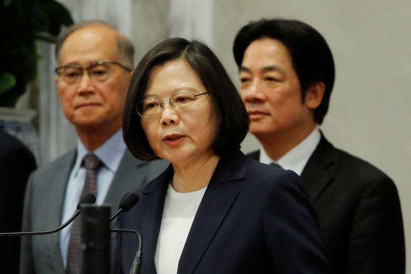 © Reuters. Taiwanese President Tsai Ing-wen speaks to the media after Burkina Faso ends diplomacy relationship with Taiwan, in Taipei