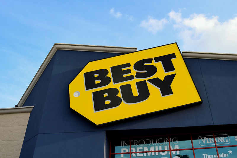 © Reuters. FILE PHOTO: A Best Buy sign is photographed outside the consumer electronics store in Cedar Park, Texas