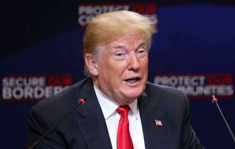 © Reuters. U.S. President Trump participates in a roundtable on immigration in Bethpage, New York