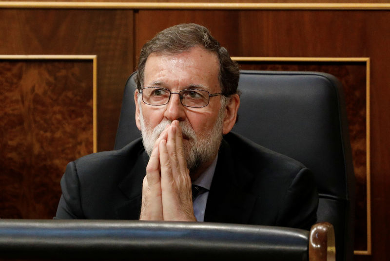 © Reuters. راخوي يواجه تصويتا بسحب الثقة بعد قضية فساد داخل الحزب الحاكم في إسبانيا