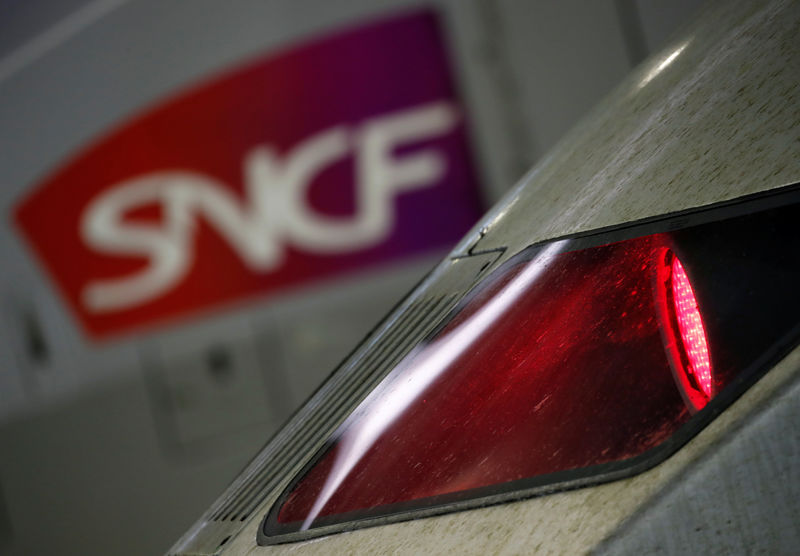 © Reuters. A logo is seen on a TGV high-speed train at Montparnasse railway station in Paris