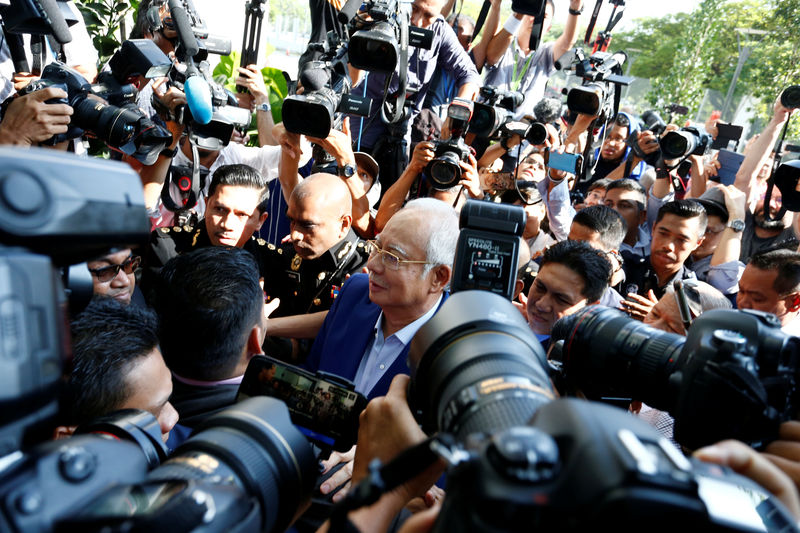 © Reuters. Malaysia's former prime minister Najib Razak arrives to give a statement to the Malaysian Anti-Corruption Commission (MACC) in Putrajaya, Malaysia