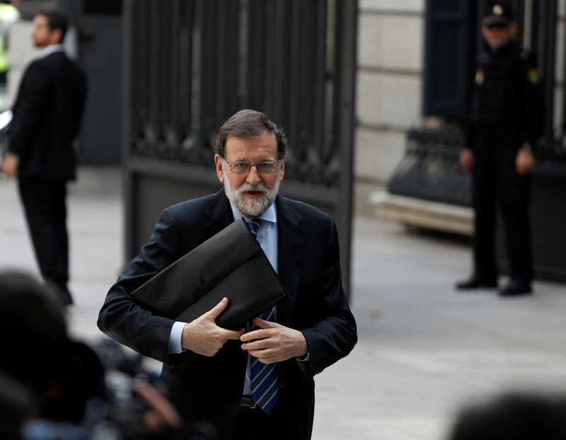 © Reuters. Spain's Prime Minister Mariano Rajoy arrives to attend a 2018 budget plenary session at Parliament in Madrid