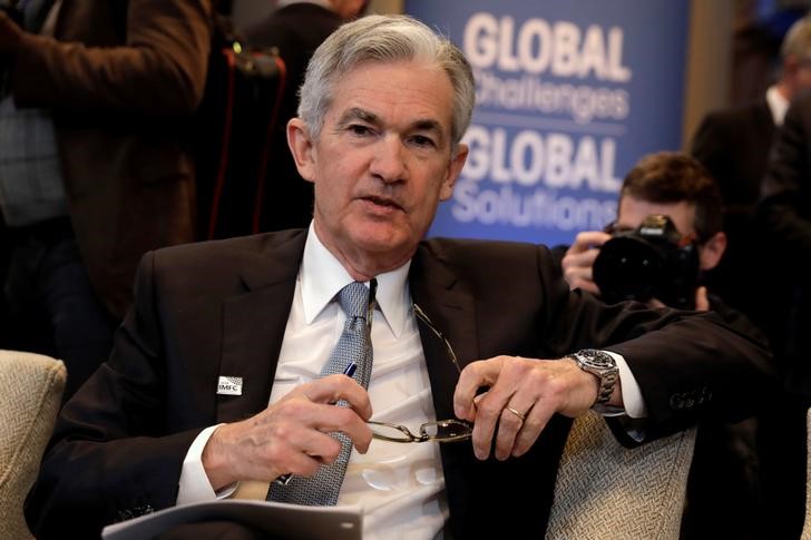 © Reuters. FILE PHOTO:     Federal Reserve Chairman Jerome Powell attends IMFC plenary during the IMF/World Bank spring meeting in Washington