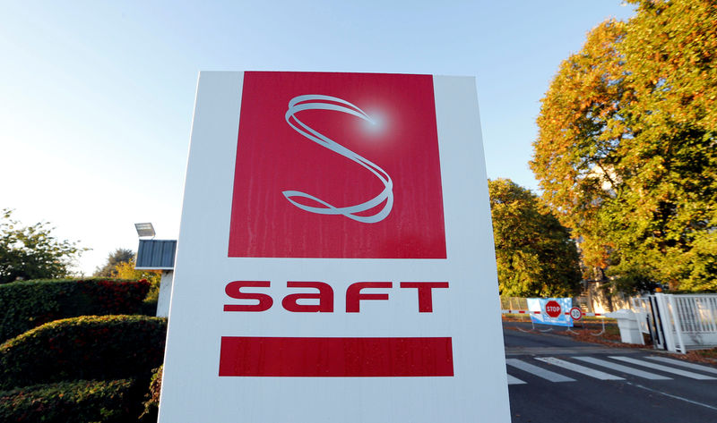 © Reuters. FILE PHOTO: Company logo of Saft Groupe, battery specialists, is pictured at the entrance of the plant in Poitiers