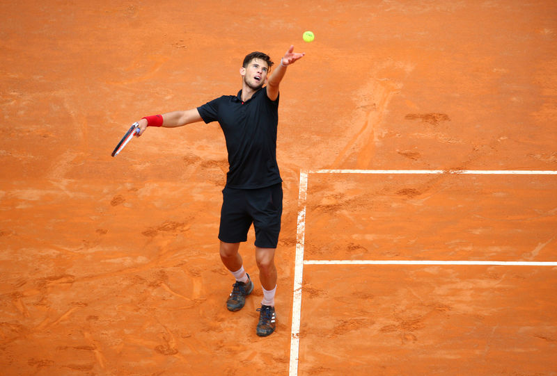 © Reuters. تيم وسيمون في نهائي بطولة ليون المفتوحة للتنس