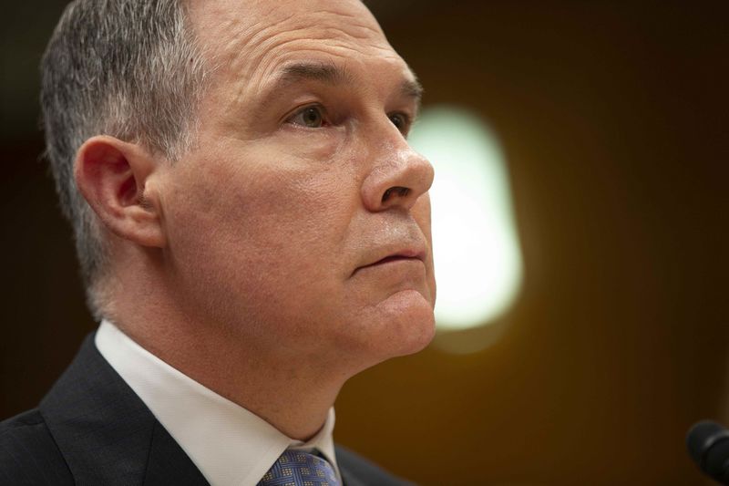 © Reuters. EPA Administrator Pruitt testifies before a Senate Appropriations Subcommittee hearing on the proposed budget for the Environmental Protection Agency on Capitol Hill in Washington