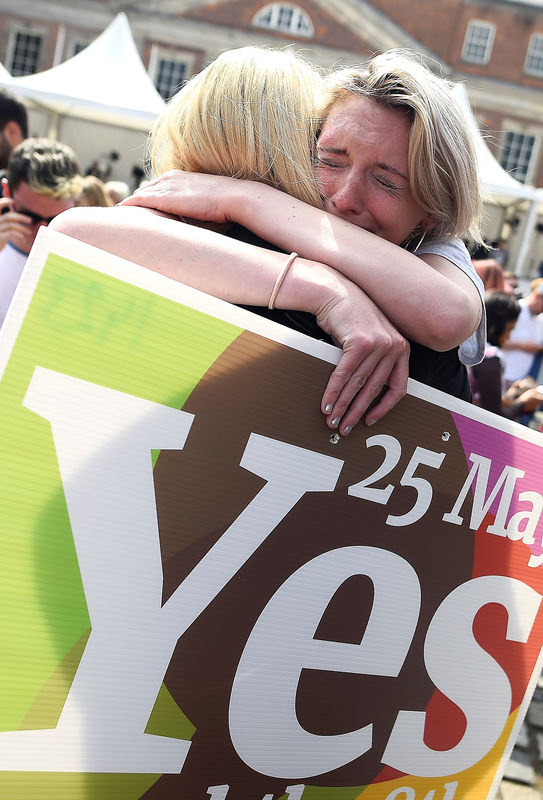© Reuters. Irlanda pone fin a la prohibición del aborto mientras una "revolución silenciosa" transforma el país