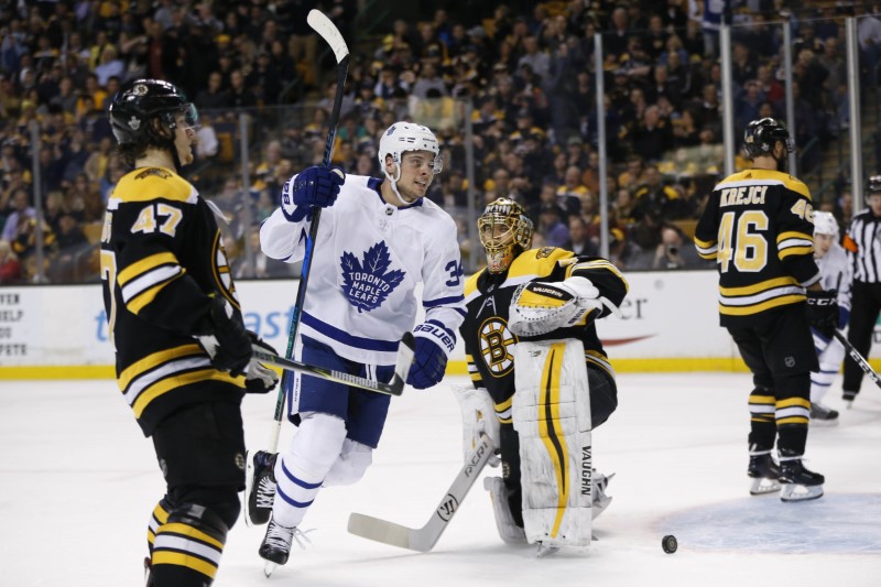 © Reuters. NHL: Stanley Cup Playoffs-Toronto Maple Leafs at Boston Bruins