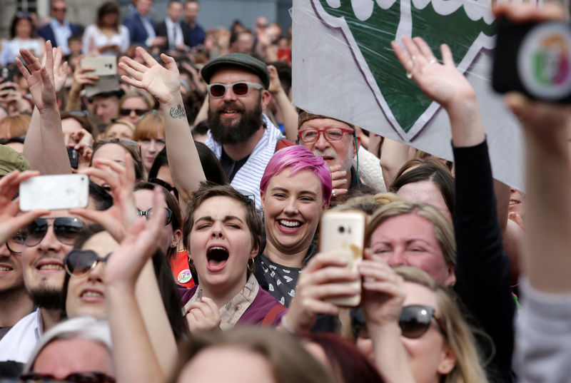 © Reuters. ايرلندا تصوت لصالح إلغاء حظر الإجهاض بنسبة 66 في المئة
