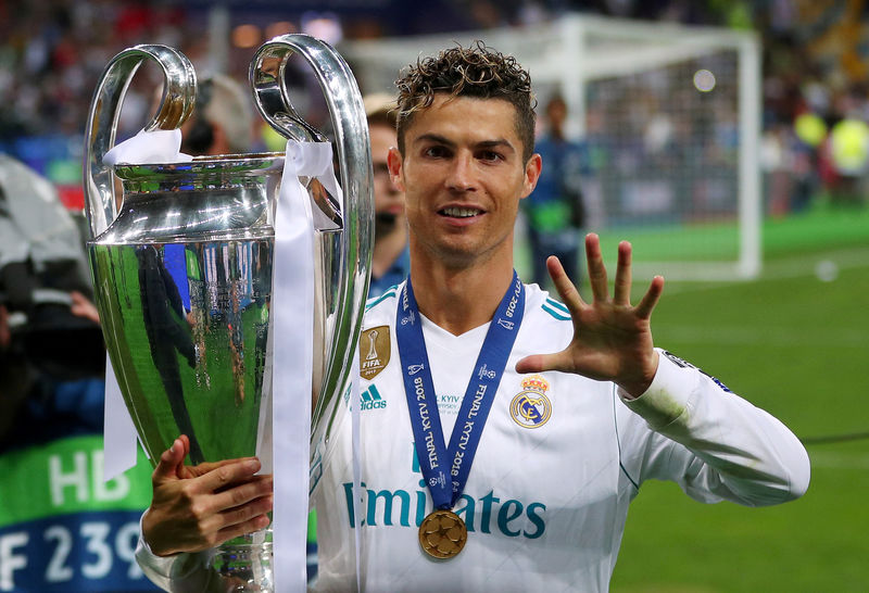 © Reuters. Ronaldo desliza que podría dejar el Real Madrid tras nueva victoria en Liga de Campeones