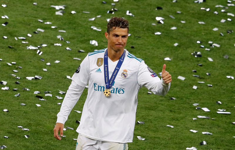 © Reuters. El Real Madrid se consagra como el aristócrata del fútbol europeo, pero Ronaldo enturbia el triunfo